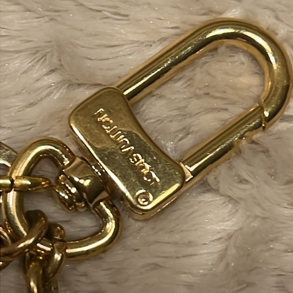 LOUIS VUITTON Tortoise Lock and Key Bag Charm/Key Holder - Picture 8 of 16